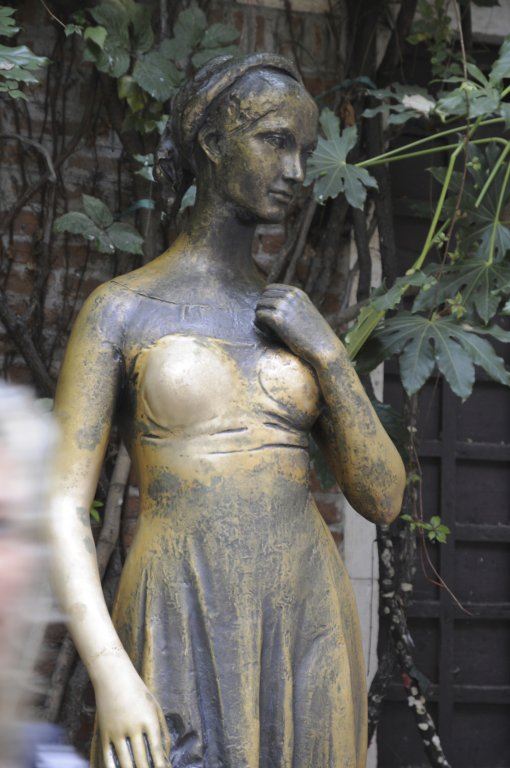 statua-julije.jpg