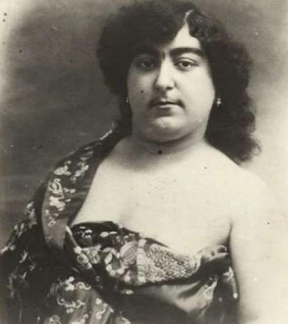 tadj-essaltaneh-naser-aldin-shahs-daughter.jpg