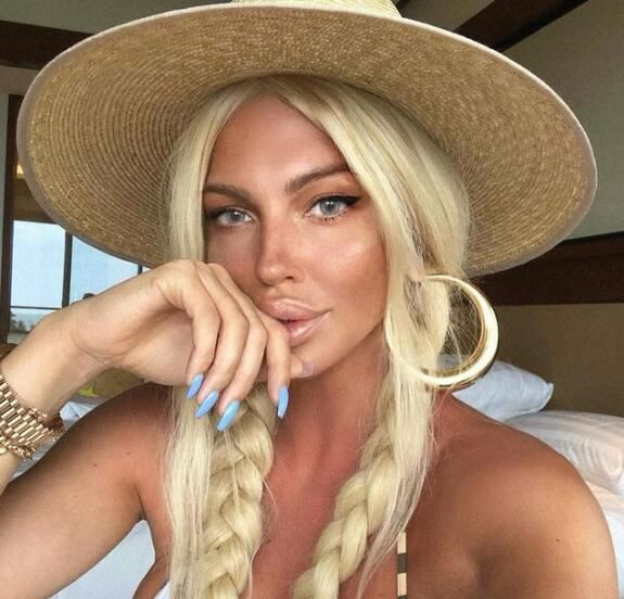 jelenakarleusa.jpg