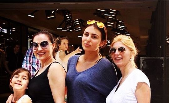 svetlana-i-anastasija-raznatovic.jpg