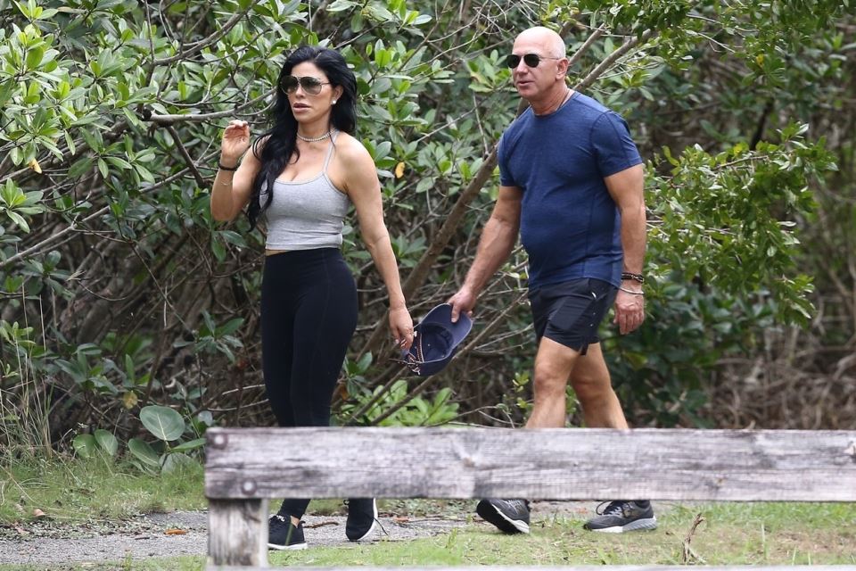 dzefbezos.jpg