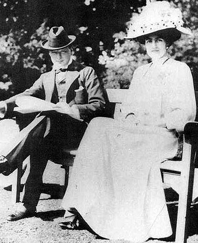 winston-churchill-18741965-with-fiance-clementine-hozier-18851977-shortly-before-their-marriage-in-1908.jpg
