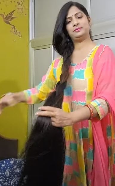 zena-sa-najduzom-kosom2.jpg