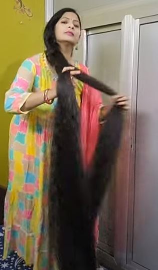zena-sa-najduzom-kosom.jpg