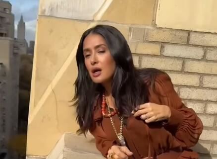 20241121-13-13-26salma-hayek-pinault--salmahayek--instagram-photos-and-videos.jpg