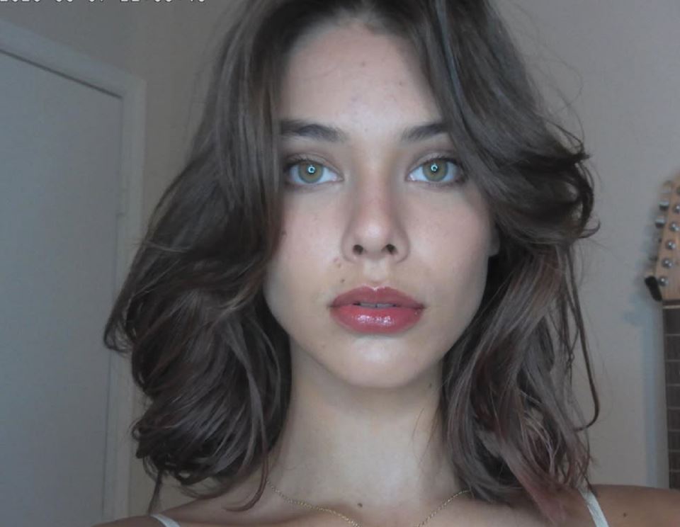 Laneja Grejs.png