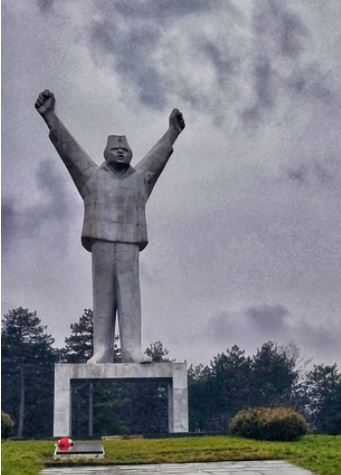 spomenik.jpg