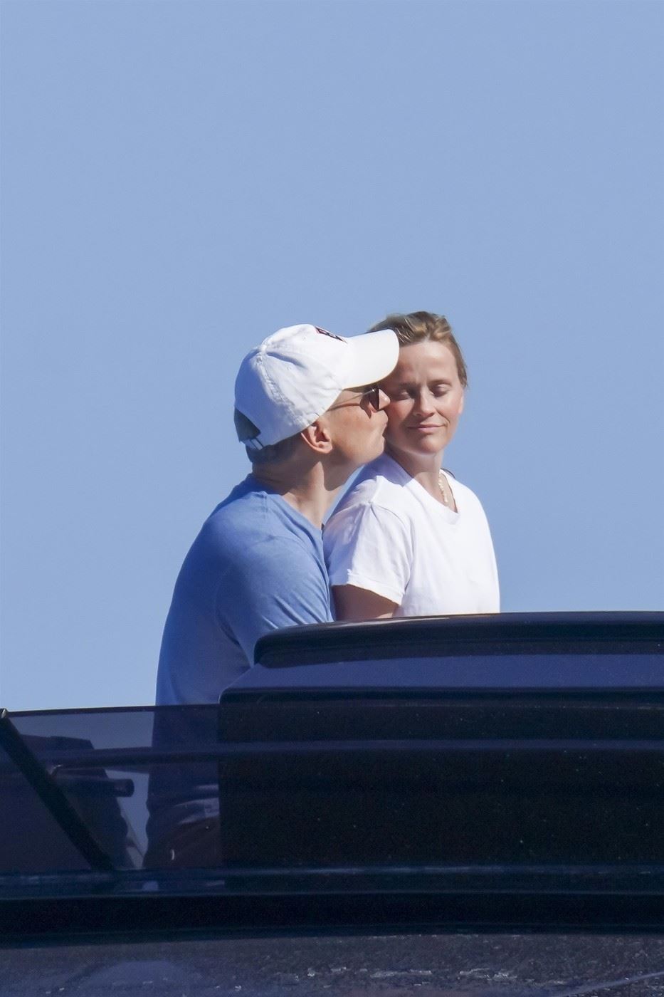 Ris Viterspun se ljubi sa Oliverom Hermanom