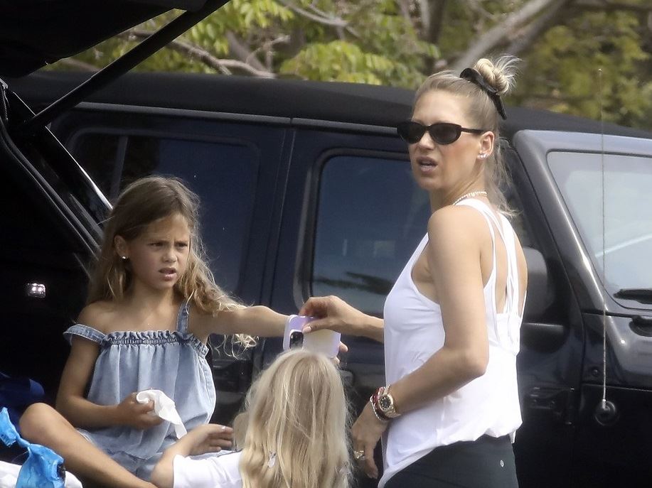 Ana Kurnjikova sa decom