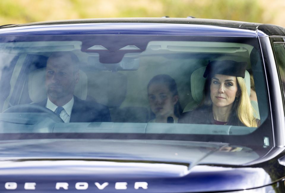 Kejt Midlton u kolima sa porodicom