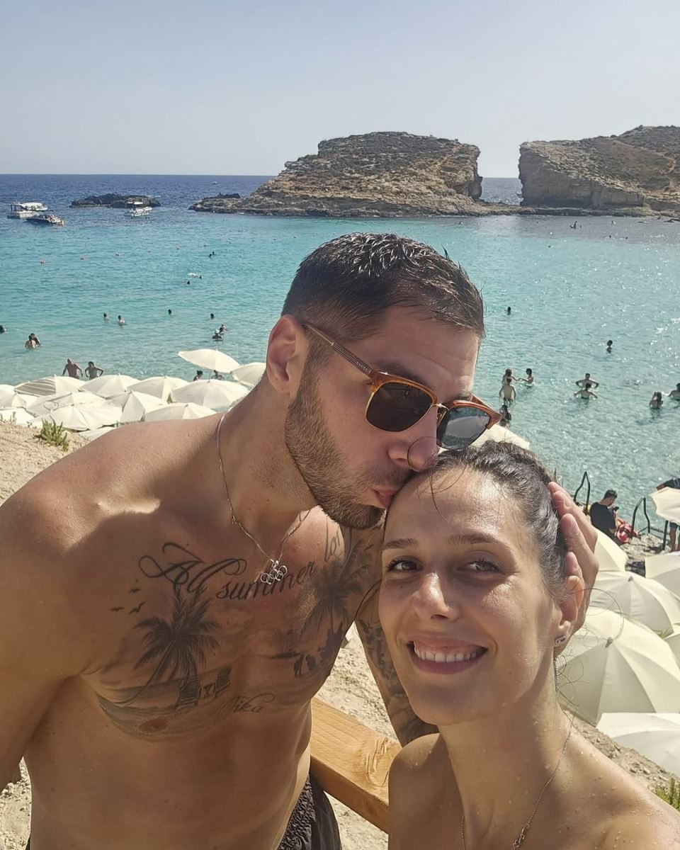 Stefan Jović sa suprugom na moru