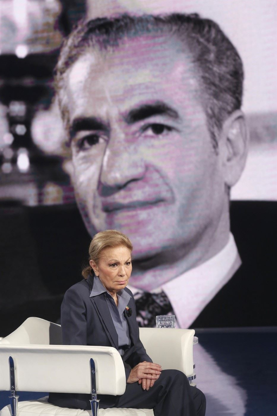 farah-pahlavi (1).jpg