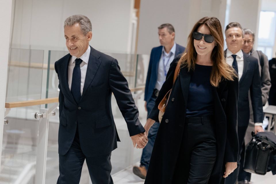 Karla Bruni i Nikola Sarkozi se drže za ruke