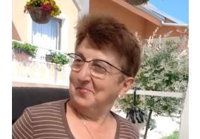 Živojka iz Homolja u svom dvorištu