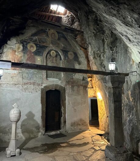 Manastir Crna Reka 2.png
