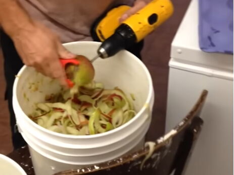 2026-07-21 07_44_22-So this is how my dad peels apples [ORIGINAL VIDEO] - YouTube.png