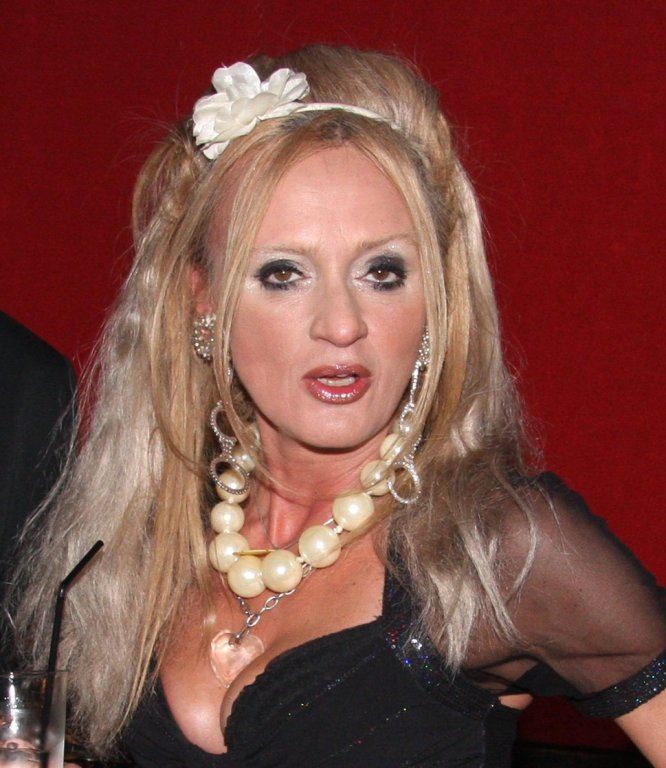 "Godinama me lagao, iz njegovog stana sam iznela samo tašnicu": Bila je velika ljubav Masima Savića, sad živi u podrumu bez prozora