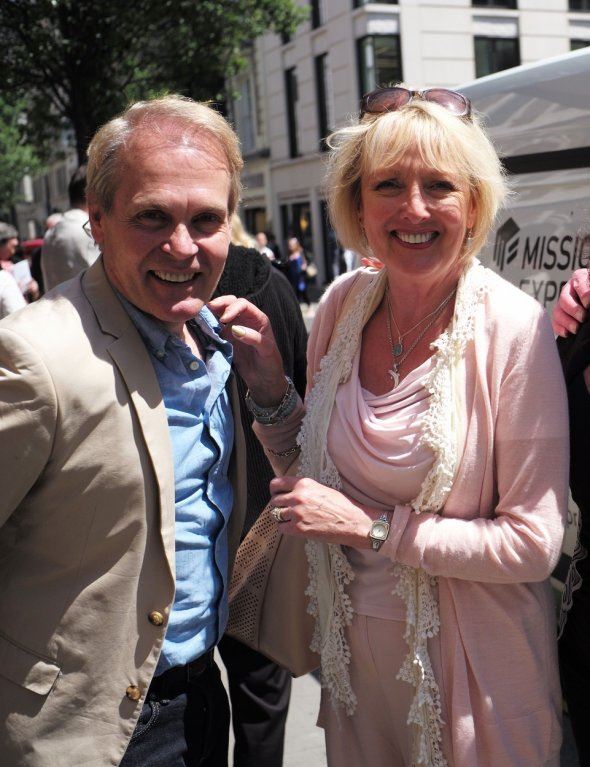 ricard-gibson-i-kim-hartmen-profimedia.jpg