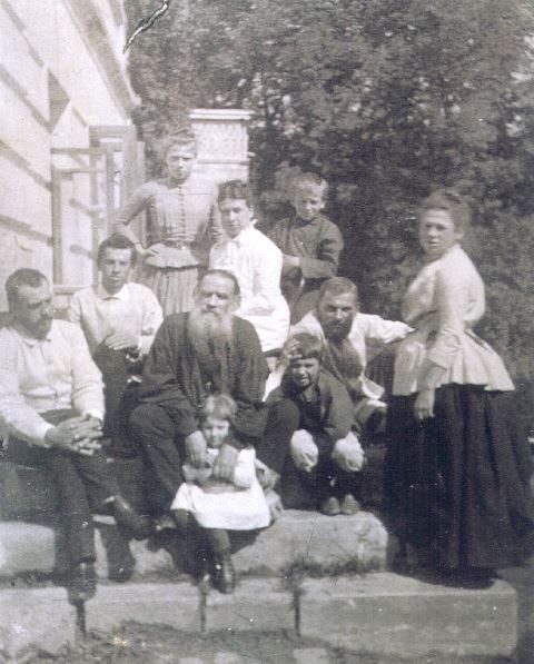 family-of-l.-tolstoy.jpg