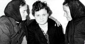 elena-kariokis.jpg