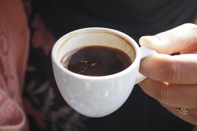 Domaća kafa u ruci