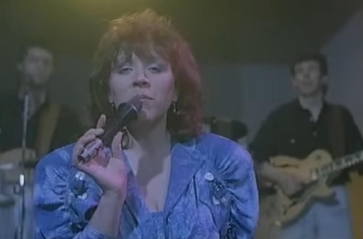 Rođena je u Kosjeriću, u štali, majka htela da je udavi na rođenju: Prvog muža je ostavila, a drugog zatekla sa ljubavnicom pa joj priredila pakao